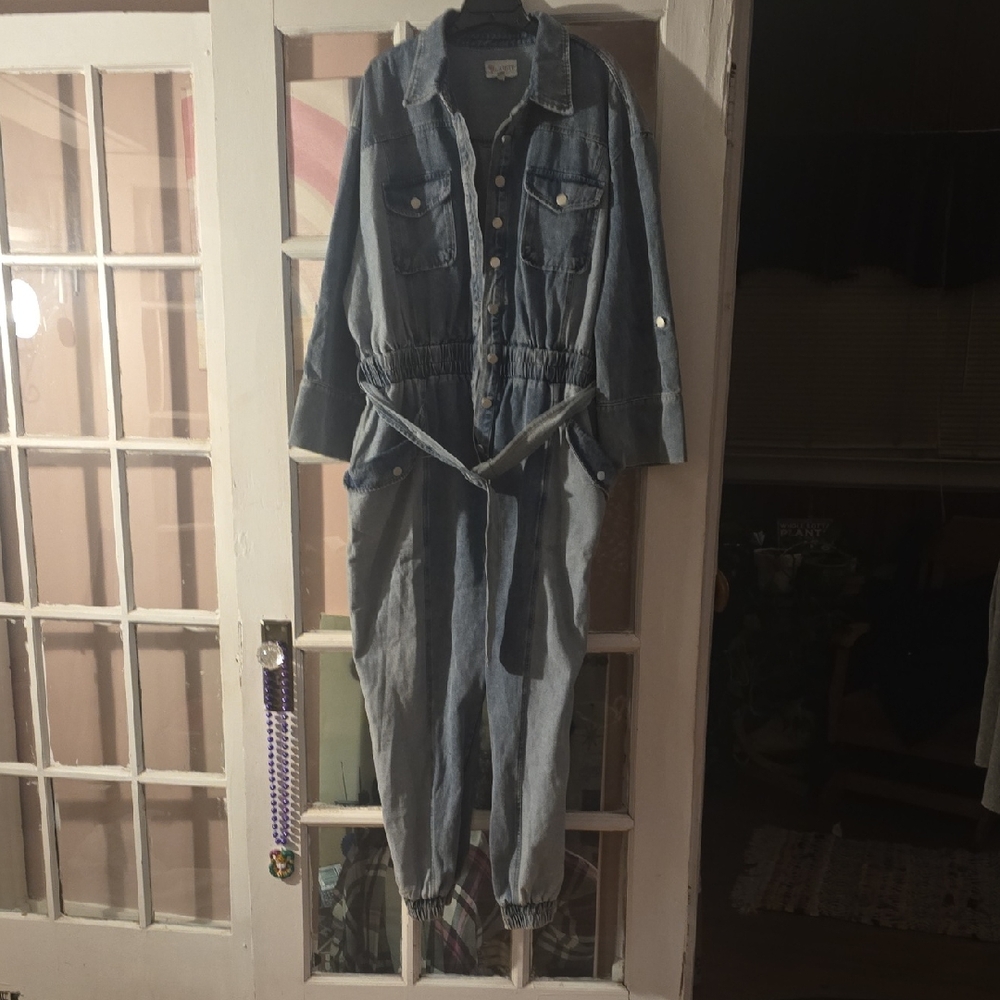 Plus-sized fashionable denim jumpsuit
